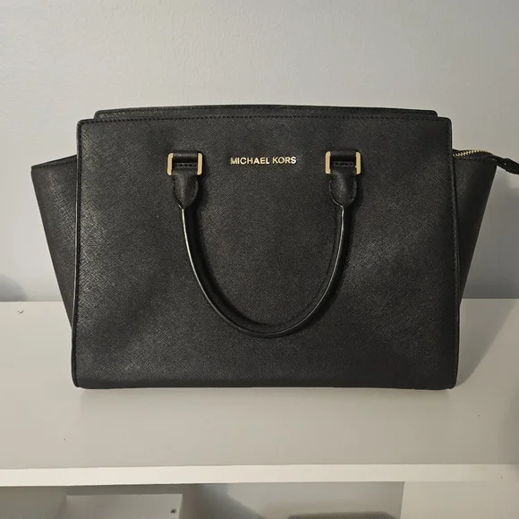 Michael Kors Black Selma Medium Saffiano Leather Purse 🖤 - Picture 2 of 10